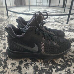 Nike LeBron Wintess